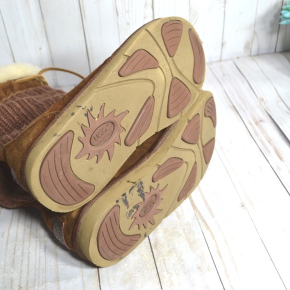 UGG Women's Suburb Crochet Boots Shearling - Picture 5 of 6